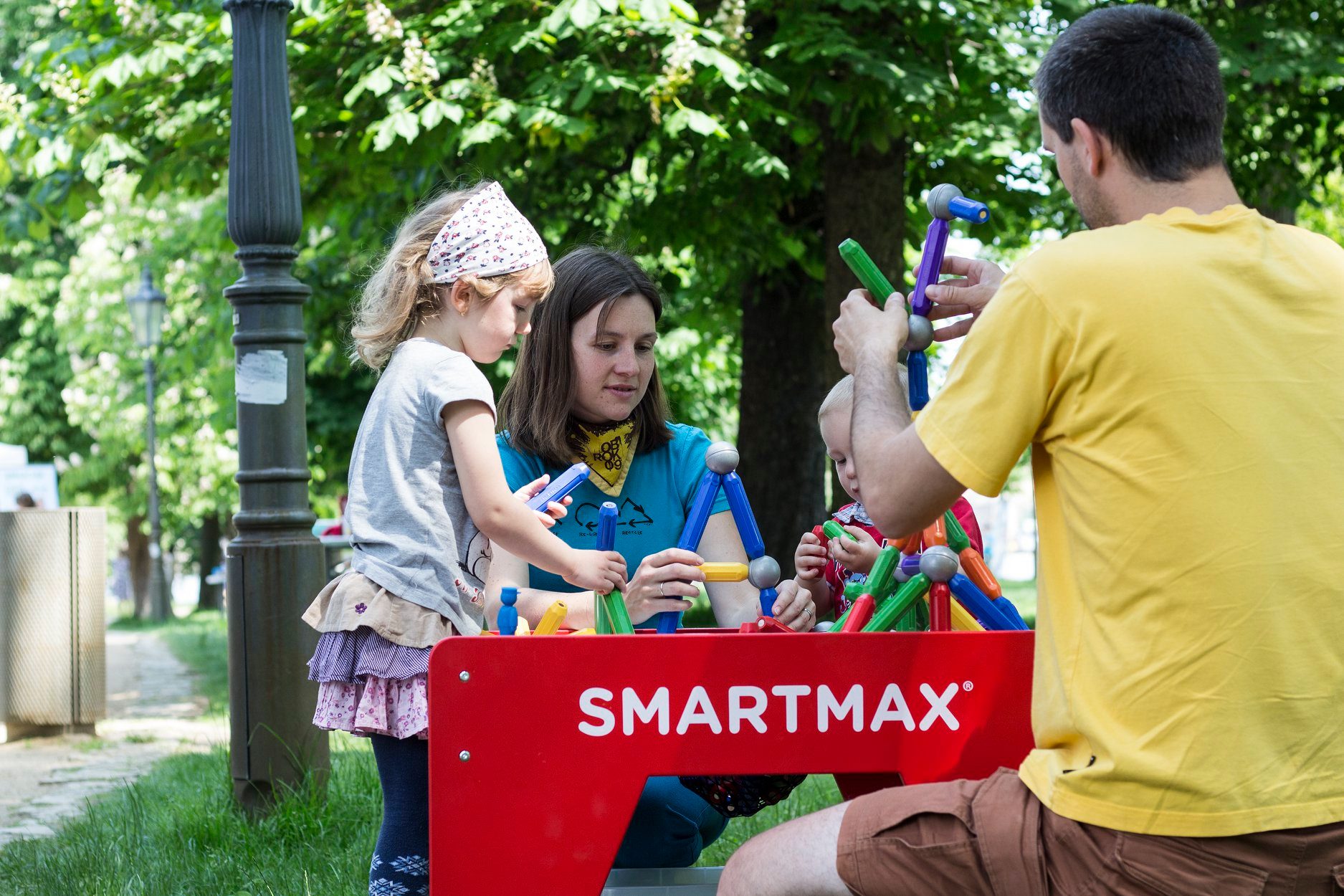 Contribuiamo allo sviluppo dei bambini in età prescolare con le costruzioni magnetiche SmartMax