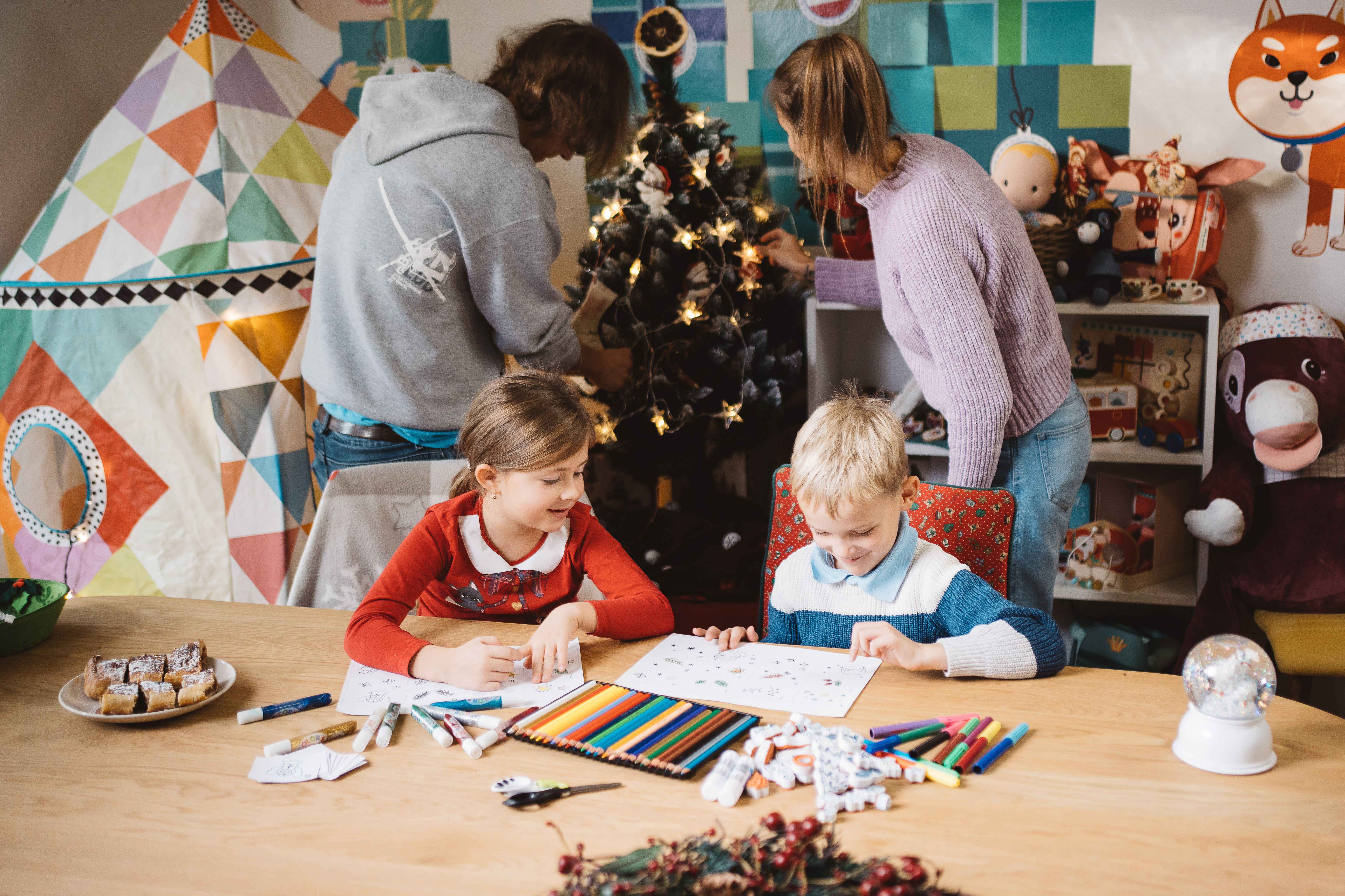 Decorazione natalizia diretta dai bambini